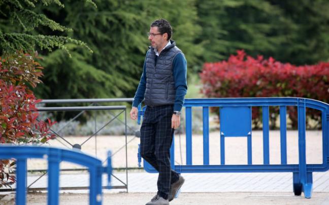 Alberto Luceño entra en la comisaría para firmar. Alberto Luceño entra en la comisaría para firmar.