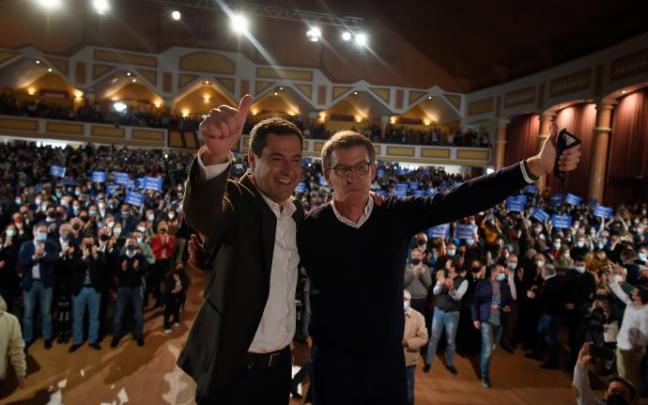 Juanma Moreno y Alberto Núñez Feijoo en un acto del PP en Torremolinos.