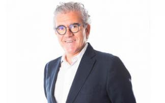 Alcaide, experto en Silver Economy, estudia el envejecimiento de la población y su efecto empresarial desde 2004.