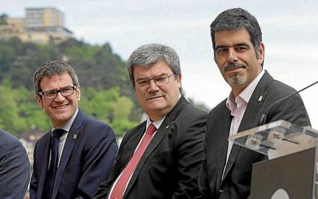 Los alcaldes de Gasteiz, Gorka Urtaran, de Bilbao, Juan Mari Aburto, y de Donostia, Eneko Goia.
