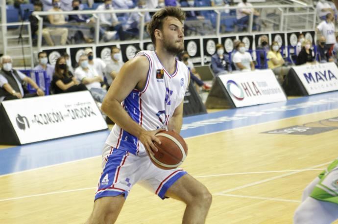 Álex Galán, en un partido con el Alicante.