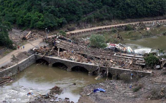 Puente dañado en la localidad de Ahr River, en Altenahr, la zona más castigada por las inundaciones Puente dañado en la localidad de Ahr River, en Altenahr, la zona más castigada por las inundaciones