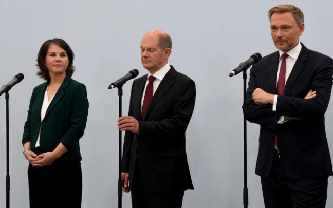De izquierda a derecha, Annalena Baerbock Olaf Scholz y Christian Lindner. De izquierda a derecha, Annalena Baerbock Olaf Scholz y Christian Lindner.
