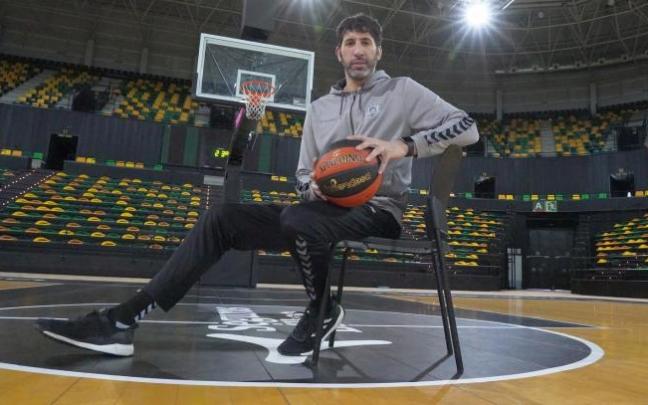 El entrenador de Bilbao Basket, Álex Mumbrú.