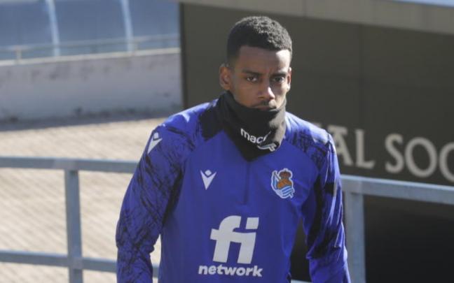 Alexander Isak, antes de un entrenamiento en Zubieta.