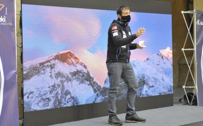 Presentación de una expedición anterior de Alex Txikon