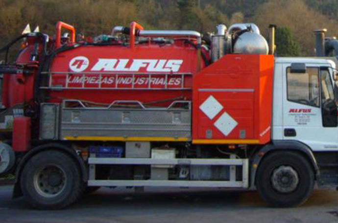 Imagen de un camión de limpieza de la empresa Alfus Iris.