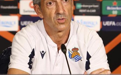 Imanol Alguacil, concentrado en la rueda de prensa previa al duelo entre el PSV y la Real Imanol Alguacil, concentrado en la rueda de prensa previa al duelo entre el PSV y la Real