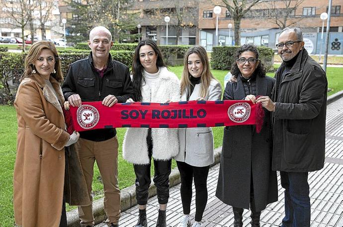 De izquierda a derecha, Raquel Gutiérrez, Juan Ignacio Iturria, Maitane Iturria, Ainhoa Iturria, Carmela Gutiérrez y José Luis Cerrato.