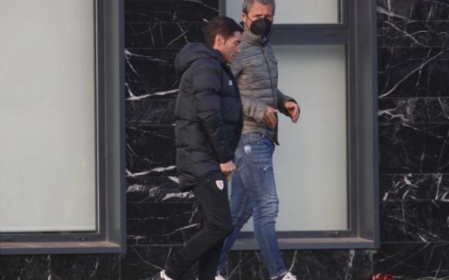 El director deportivo del Athletic, Rafa Alkorta, junto a Marcelino El director deportivo del Athletic, Rafa Alkorta, junto a Marcelino