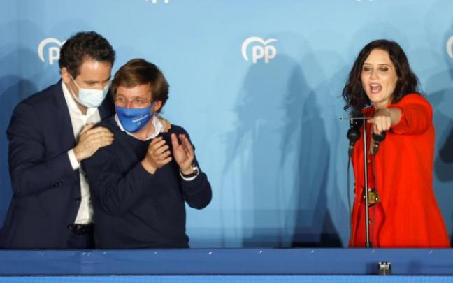 García Egea, Almeida y Ayuso, en el balcón de Génova en 2019. García Egea, Almeida y Ayuso, en el balcón de Génova en 2019.