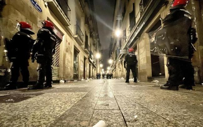 La Ertzaintza vigila que se cumplan las medidas sanitarias en Donostia La Ertzaintza vigila que se cumplan las medidas sanitarias en Donostia