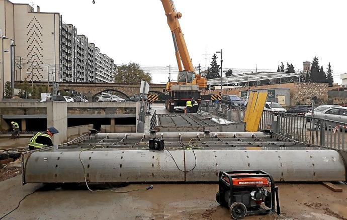 Imagen de las obras que se realizaron para la colocación de las compuertas en la desembocadura del Queiles.