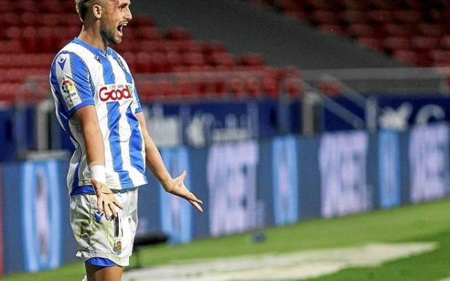 Adnan Januzaj celebra con alegría el tanto que le marcó al Atlético de Madrid en el Wanda aquel 19 de julio de 2020. Foto: Efe