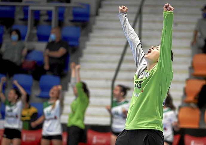 Gesto de alegría de Maite Zugarrondo, en el último partido de la fase de ascenso.