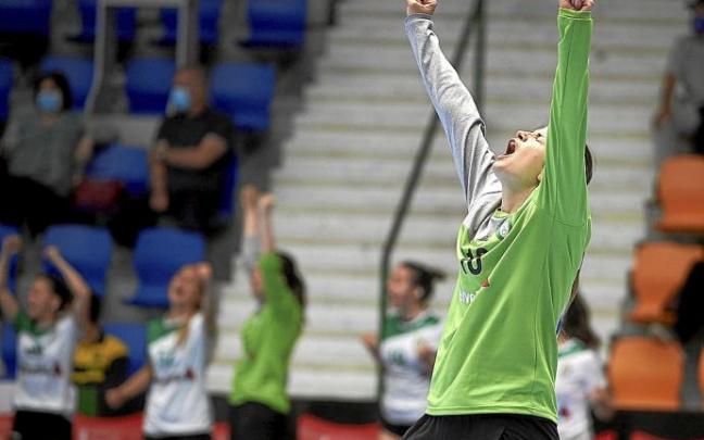 Gesto de alegría de Maite Zugarrondo, en el último partido de la fase de ascenso.