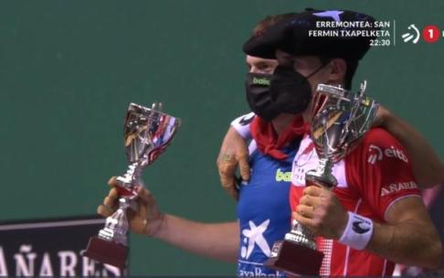 Unai Laso y Jokin Altuna, con sus trofeos. Unai Laso y Jokin Altuna, con sus trofeos.