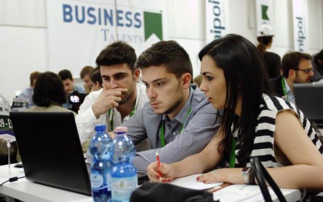 Varios estudiantes de la UPV/EHU en Bussines Talents.