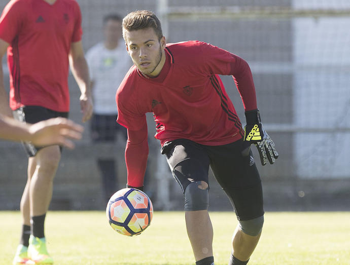 Álvaro, en su época como jugador de Osasuna.