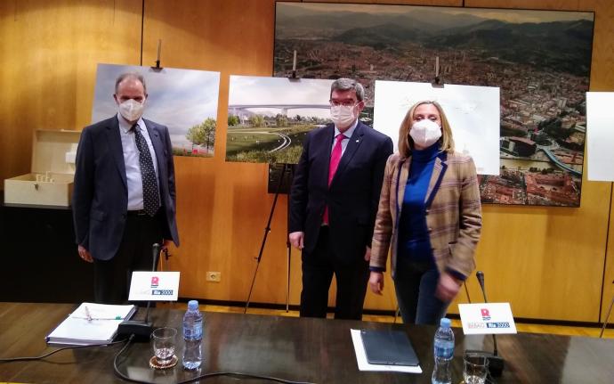 Ángel Nieva, Juan Mari Aburto y Amaia del Campo, en la presentación de ayer lunes.