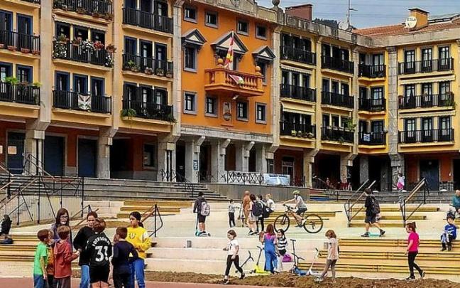 Herriko plazak gaur egun hartu duen itxura. Argazkia: N.G.