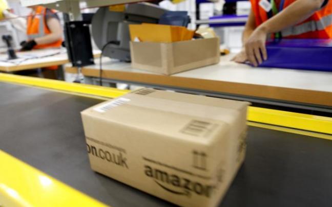 Un paquete de Amazon, en un centro logístico de la empresa Un paquete de Amazon, en un centro logístico de la empresa