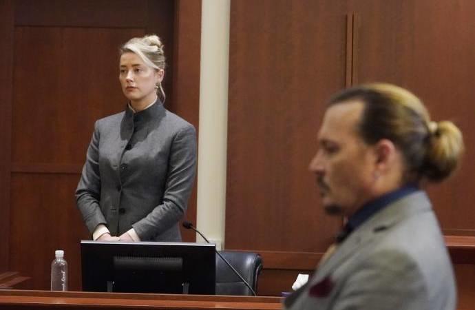 Amber Heard y Johnny Depp durante el juicio.