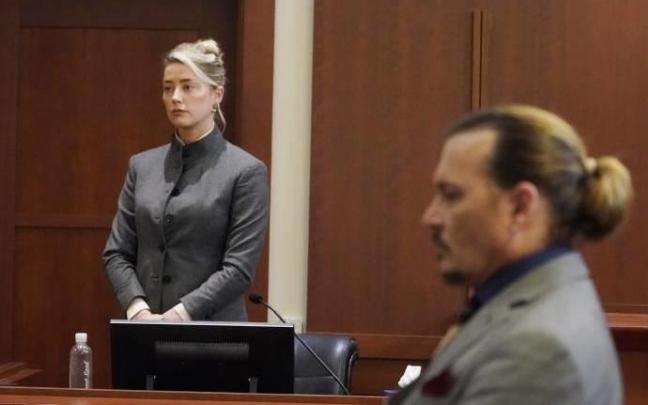 Amber Heard y Johnny Depp durante el juicio.