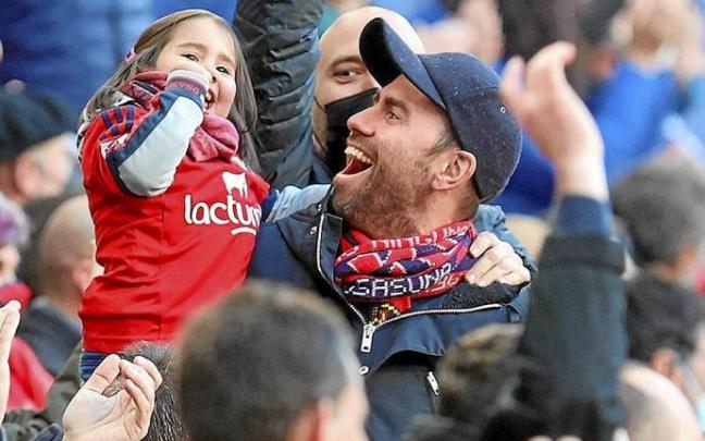 Aficionados de Osasuna, en el último partido en casa. Foto: Oskar Montero