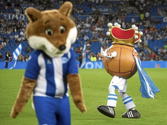 Babazorro y Txurdin, las mascotas, en el derbi de 2019. Foto: R. Plaza