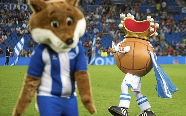 Babazorro y Txurdin, las mascotas, en el derbi de 2019. Foto: R. Plaza