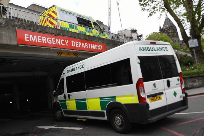 Ambulancias en la entrada del Royal Free hospital en Londres