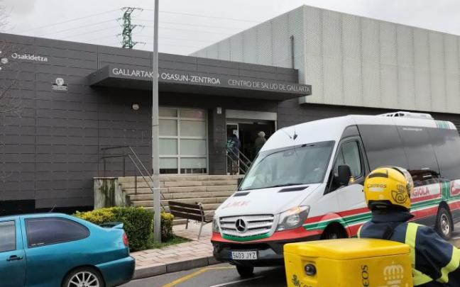 El Ayuntamiento de Abanto habilita un minibús para acercar al ambulatorio de Gallarta a los pacientes de Las Carreras. El Ayuntamiento de Abanto habilita un minibús para acercar al ambulatorio de Gallarta a los pacientes de Las Carreras.
