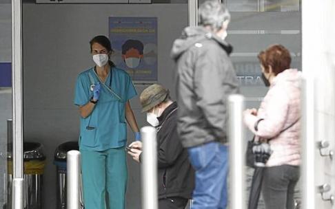 Hospitales y ambulatorios sufren la presión de la gran cantidad de contagios de covid. Foto: Borja Guerrero