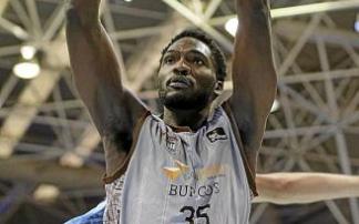 Nnoko se cuelga del aro en un partido con el San Pablo Burgos. Foto: ACB Photo