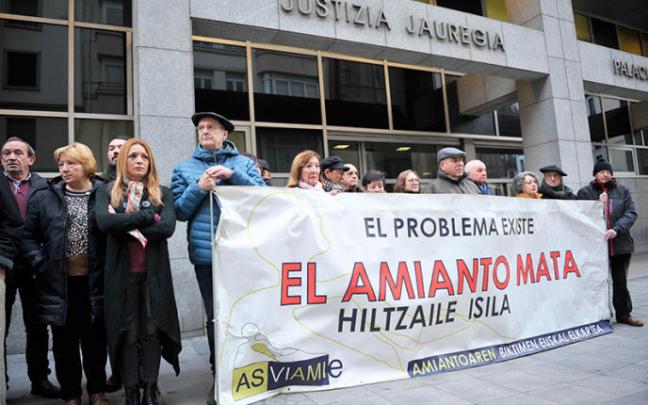 Protesta de la Asociación de Víctimas del amianto de Euskadi.