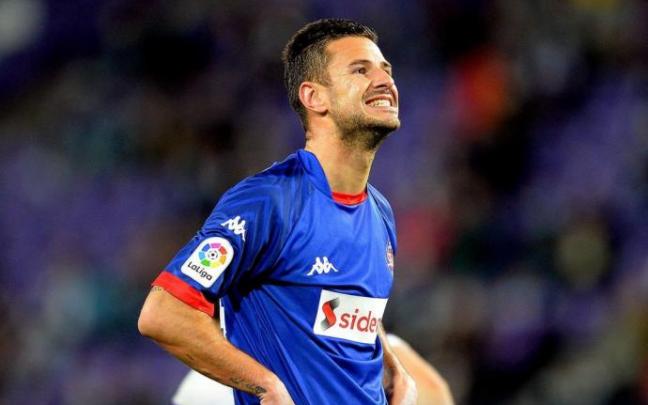 Gorka Guruzeta se lamenta de una ocasión fallada.