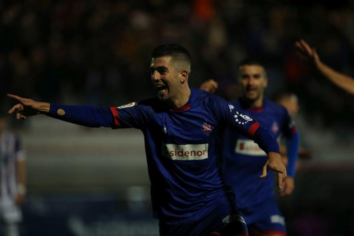 Unzueta celebra el tercer gol al Valladolid