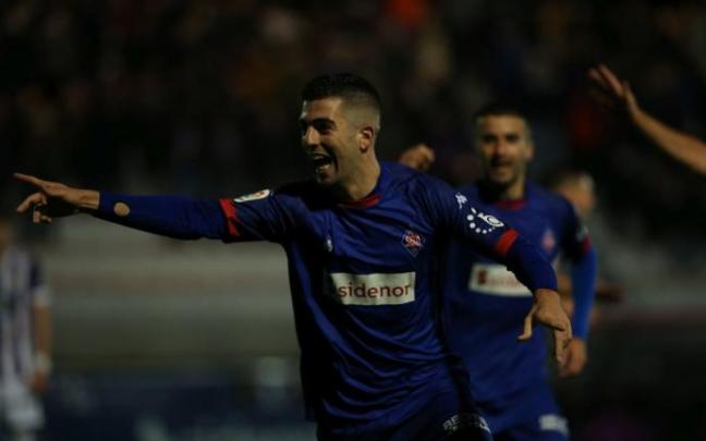 Unzueta celebra el tercer gol al Valladolid