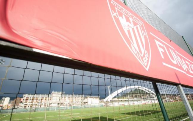 Imagen actual de las instalaciones de Lezama, con las obras de la residencia de jugadores al fondo