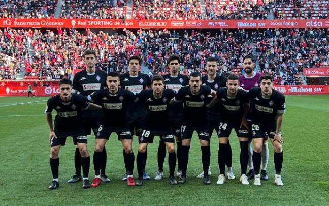 Once inicial del Amorebieta en El Molinón. Once inicial del Amorebieta en El Molinón.