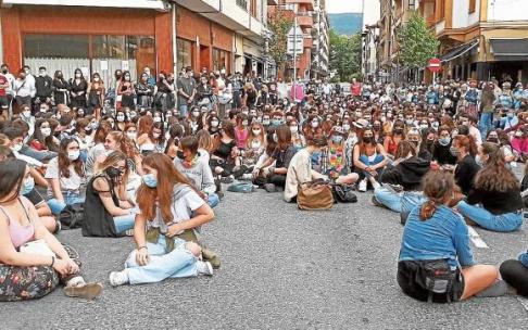 Amorebieta vivió ayer martes una nueva manifestación de condena contra la violencia. Amorebieta vivió ayer martes una nueva manifestación de condena contra la violencia.