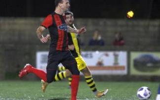 Fernando Amorebieta, en un lance del partido Iurretako-Elorrio. Fernando Amorebieta, en un lance del partido Iurretako-Elorrio.