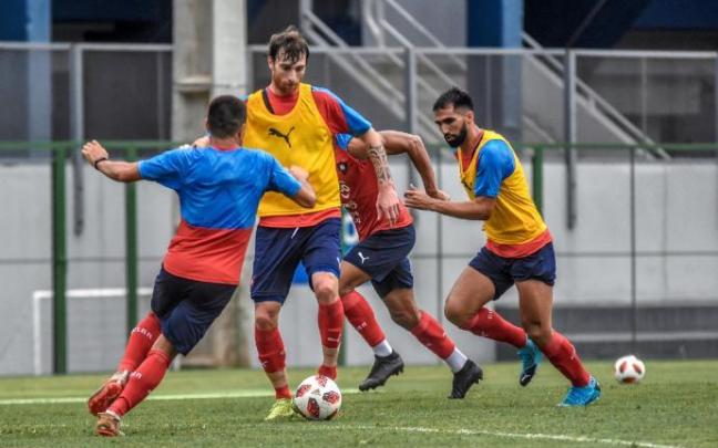 Fernando Amorebieta, en uno de sus últimos entrenamientos con el Cerro Porteño. Fernando Amorebieta, en uno de sus últimos entrenamientos con el Cerro Porteño.