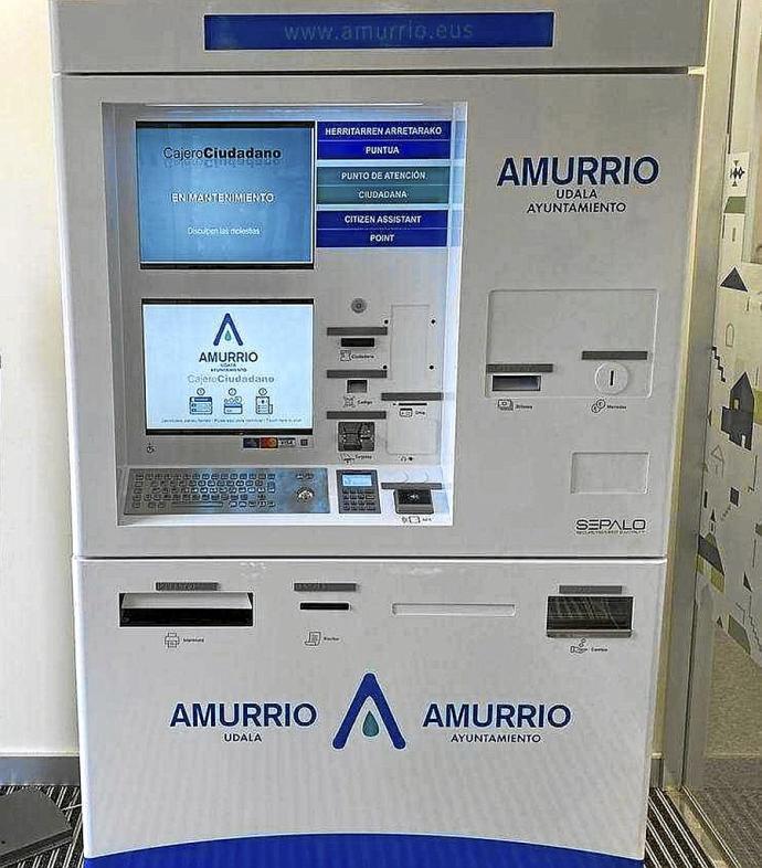 El cajero automático para el pago de tributos del Ayuntamiento de Amurrio, instalado en el SAC.