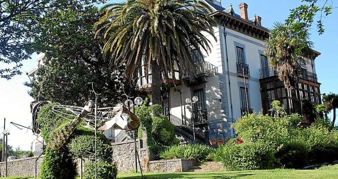 Exterior del edificio Villa Fe de Amurrio que alberga desde 1999 el Centro Rural de Atención Diurna.