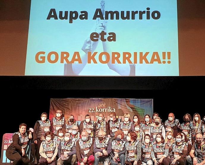 Miembros de AEK de Amurrio en la presentación de la Korrika.