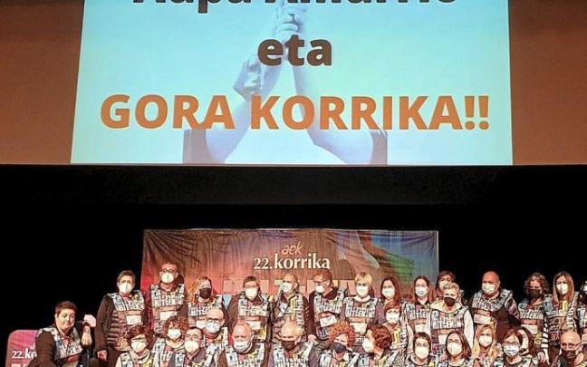 Miembros de AEK de Amurrio en la presentación de la Korrika.