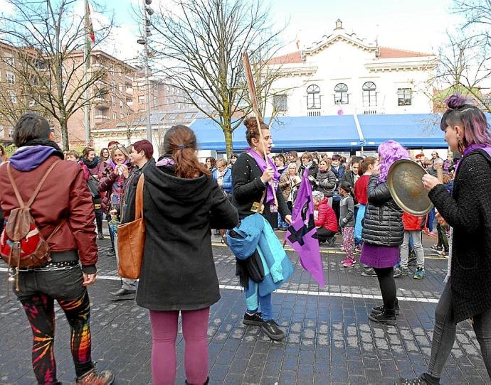 Acto del movimiento feminista de Amurrio celebrado antes de la pandemia.