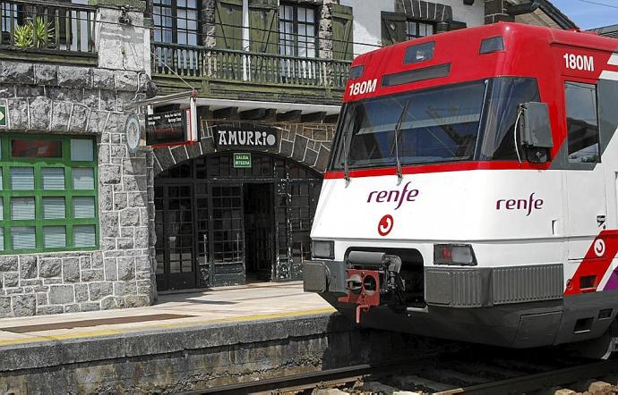 Un tren de la linea C3 en la estación de Amurrio.